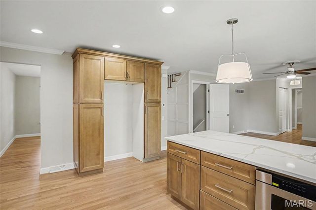 1015 Fernway Lane, St Louis, MO 63141