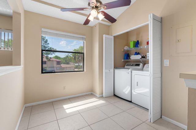 900 Crosswinds Dr D2, Greenacres, FL 33413