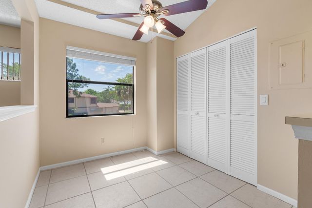 900 Crosswinds Dr D2, Greenacres, FL 33413