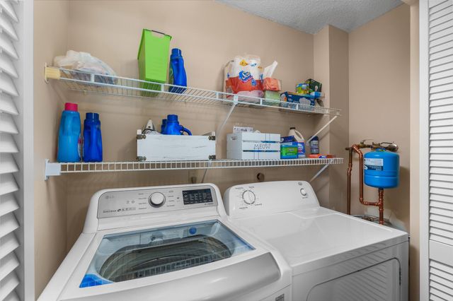 900 Crosswinds Dr D2, Greenacres, FL 33413