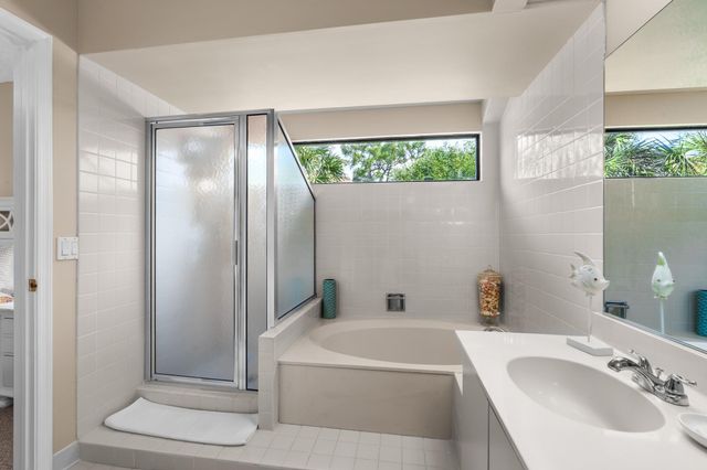 900 Crosswinds Dr D2, Greenacres, FL 33413