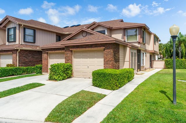 900 Crosswinds Dr D2, Greenacres, FL 33413