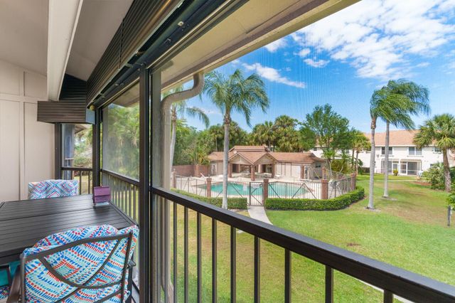 900 Crosswinds Dr D2, Greenacres, FL 33413