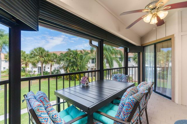 900 Crosswinds Dr D2, Greenacres, FL 33413