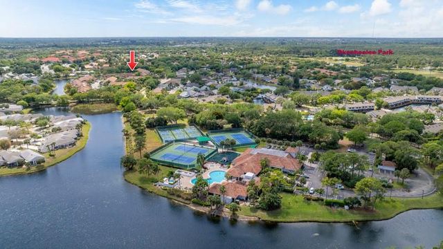 900 Crosswinds Dr D2, Greenacres, FL 33413