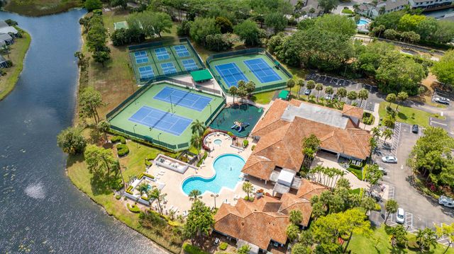 900 Crosswinds Dr D2, Greenacres, FL 33413