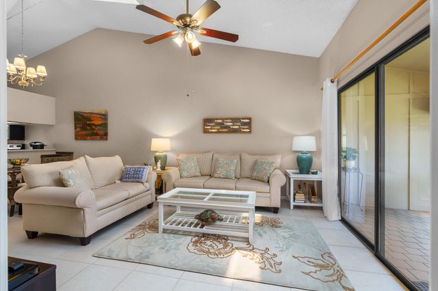 900 Crosswinds Dr D2, Greenacres, FL 33413