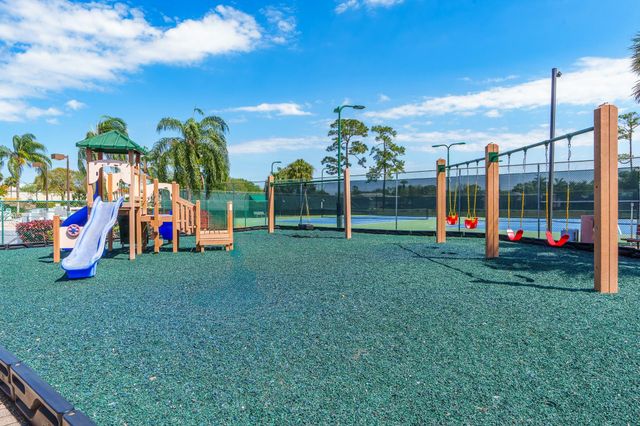 900 Crosswinds Dr D2, Greenacres, FL 33413