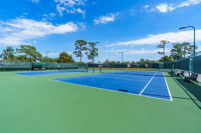 900 Crosswinds Dr D2, Greenacres, FL 33413