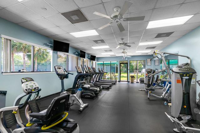 900 Crosswinds Dr D2, Greenacres, FL 33413