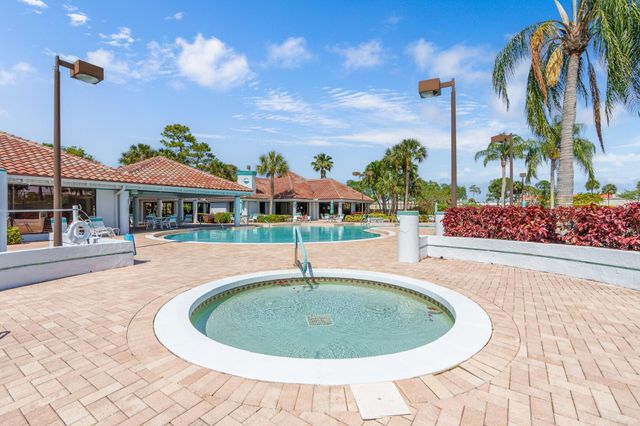 900 Crosswinds Dr D2, Greenacres, FL 33413