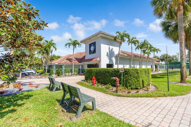 900 Crosswinds Dr D2, Greenacres, FL 33413