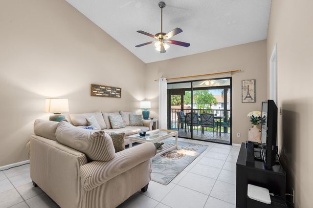 900 Crosswinds Dr D2, Greenacres, FL 33413