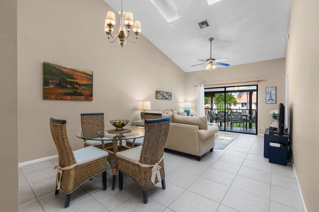 900 Crosswinds Dr D2, Greenacres, FL 33413