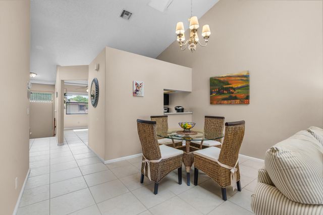 900 Crosswinds Dr D2, Greenacres, FL 33413
