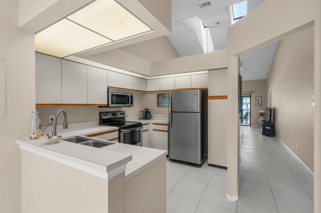 900 Crosswinds Dr D2, Greenacres, FL 33413