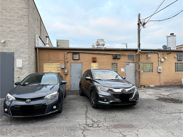 6152 N Lincoln Avenue, Chicago, IL 60659