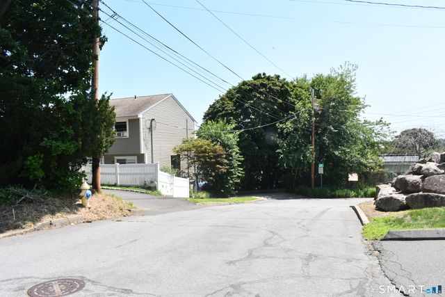 42 Poe Court, Fairfield, CT 06825