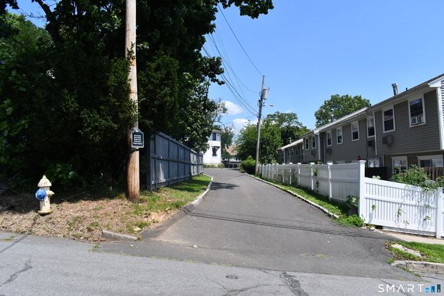 42 Poe Court, Fairfield, CT 06825