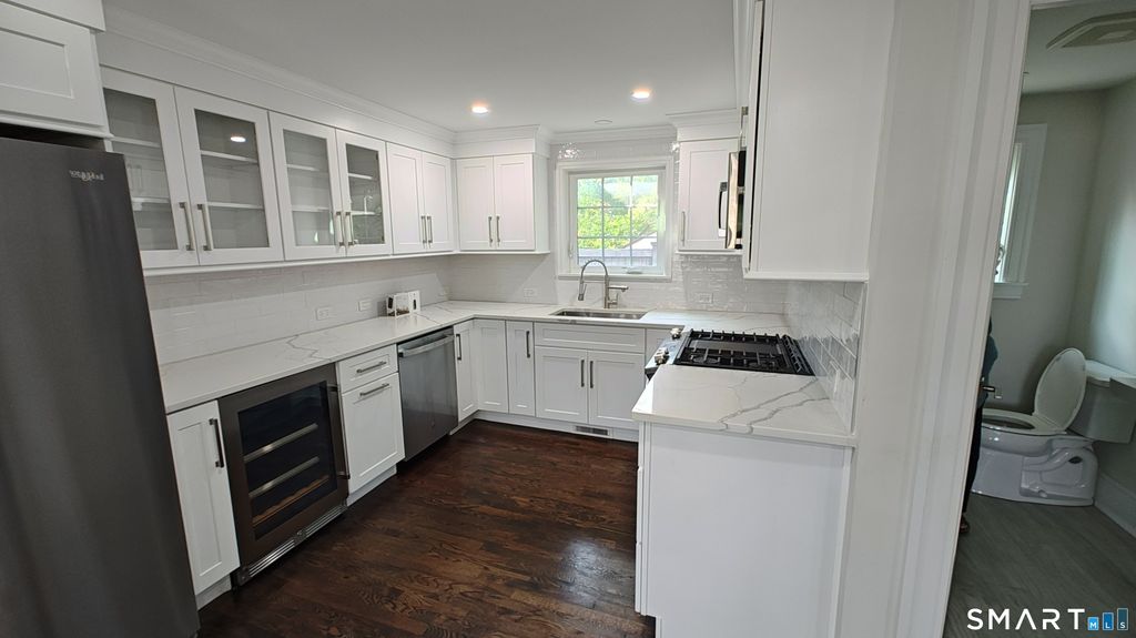 42 Poe Court, Fairfield, CT 06825