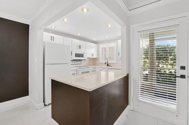 808 SE 7th Street 107, Deerfield Beach, FL 33441