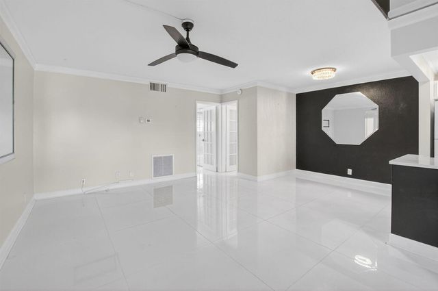 808 SE 7th Street 107, Deerfield Beach, FL 33441