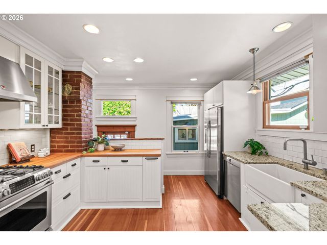 2023 Se PINE St, Portland, OR 97214