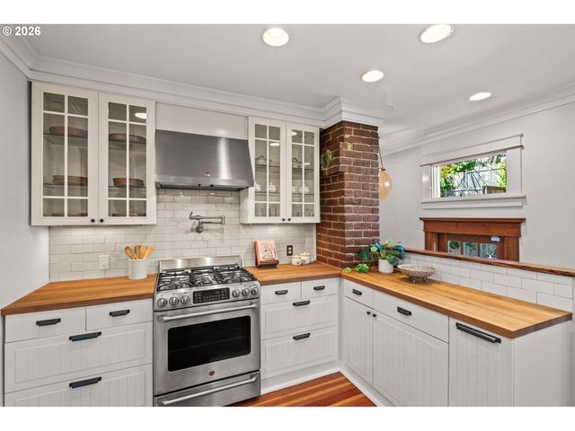 2023 Se PINE St, Portland, OR 97214