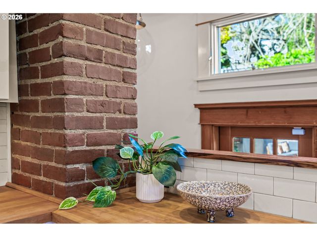 2023 Se PINE St, Portland, OR 97214