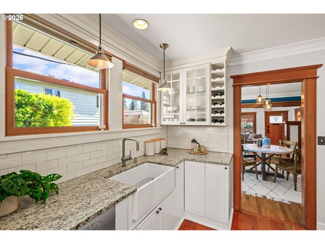 2023 Se PINE St, Portland, OR 97214