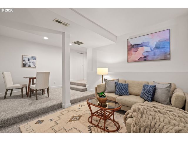 2023 Se PINE St, Portland, OR 97214