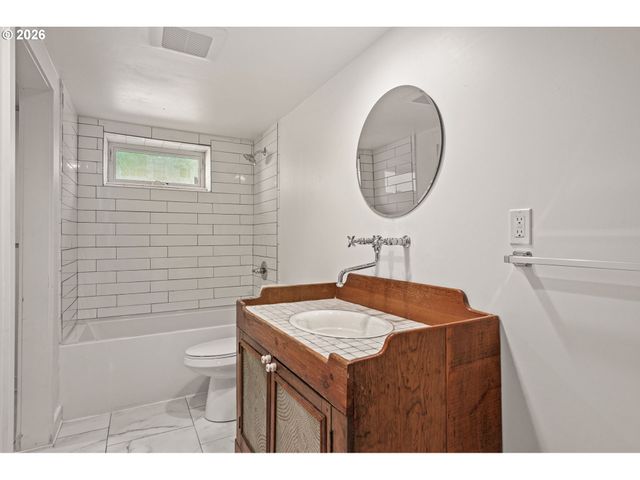 2023 Se PINE St, Portland, OR 97214