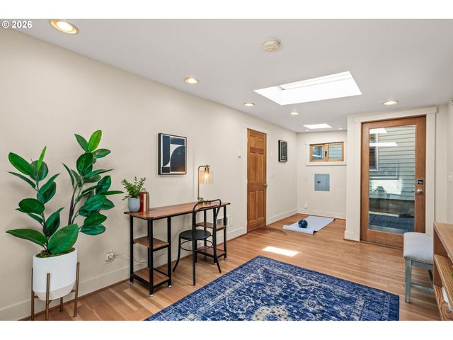 2023 Se PINE St, Portland, OR 97214