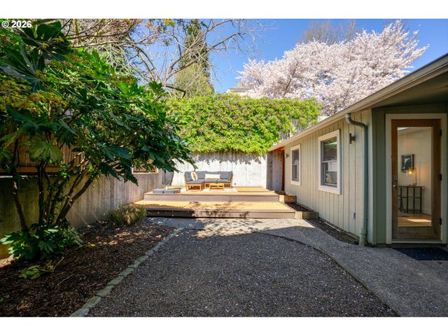 2023 Se PINE St, Portland, OR 97214