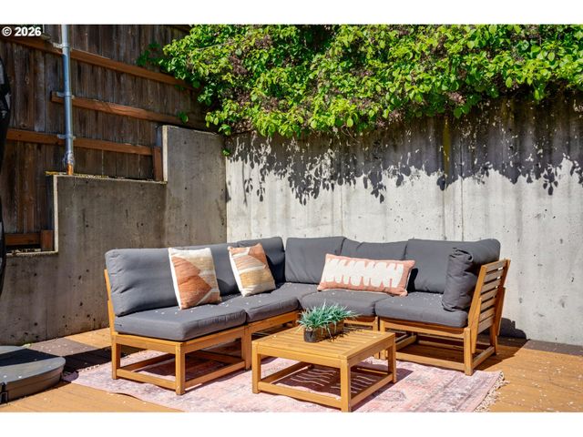 2023 Se PINE St, Portland, OR 97214