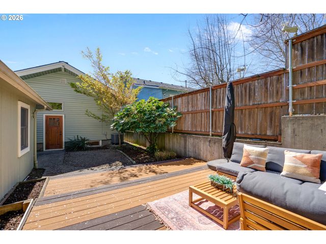 2023 Se PINE St, Portland, OR 97214