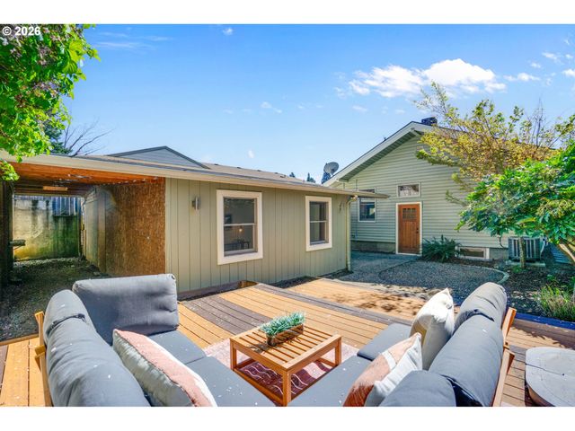 2023 Se PINE St, Portland, OR 97214