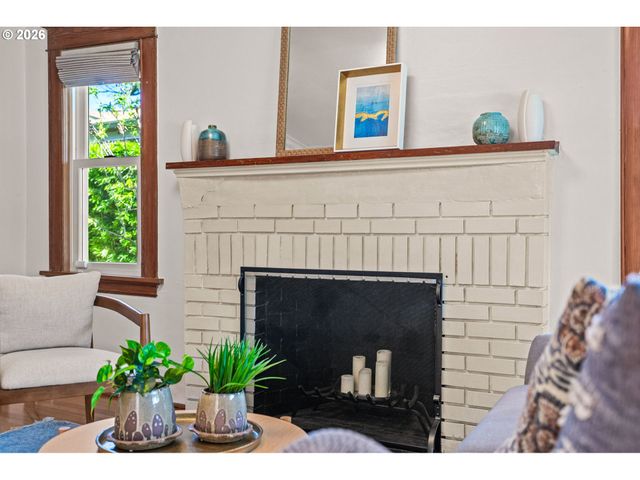 2023 Se PINE St, Portland, OR 97214