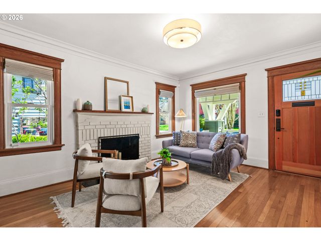 2023 Se PINE St, Portland, OR 97214