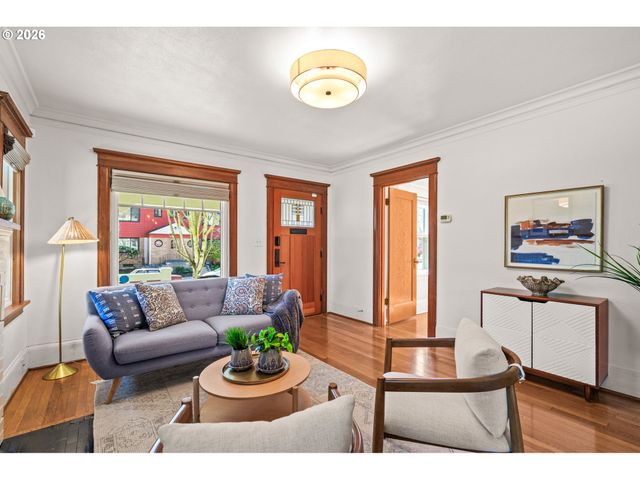 2023 Se PINE St, Portland, OR 97214