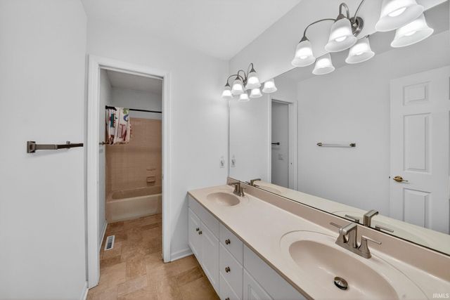 52207 Brendon Hills Drive, Granger, IN 46530