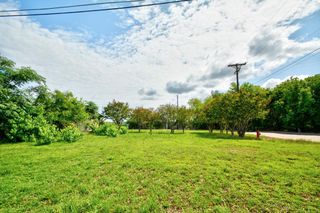 127 Village Dr, Kerrville, TX 78028
