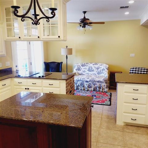 934 St James Drive, Lake Charles, LA 70611