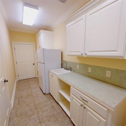 934 St James Drive, Lake Charles, LA 70611