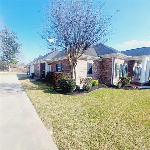 934 St James Drive, Lake Charles, LA 70611