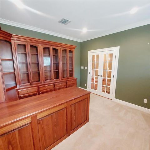 934 St James Drive, Lake Charles, LA 70611