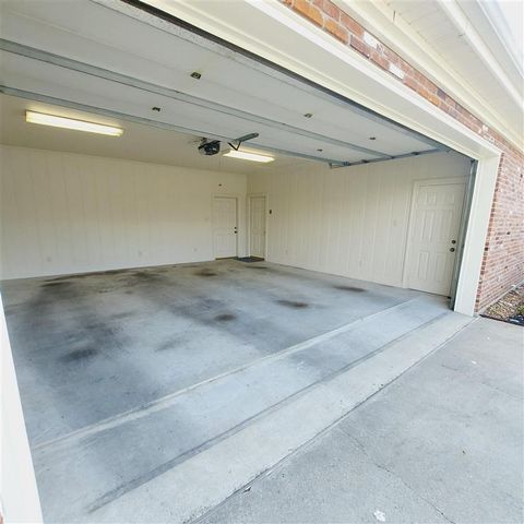 934 St James Drive, Lake Charles, LA 70611