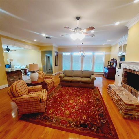 934 St James Drive, Lake Charles, LA 70611