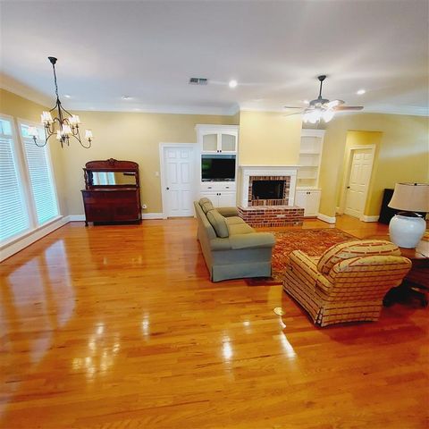 934 St James Drive, Lake Charles, LA 70611