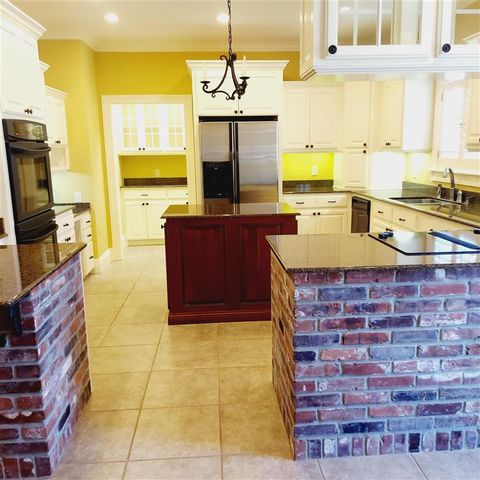 934 St James Drive, Lake Charles, LA 70611